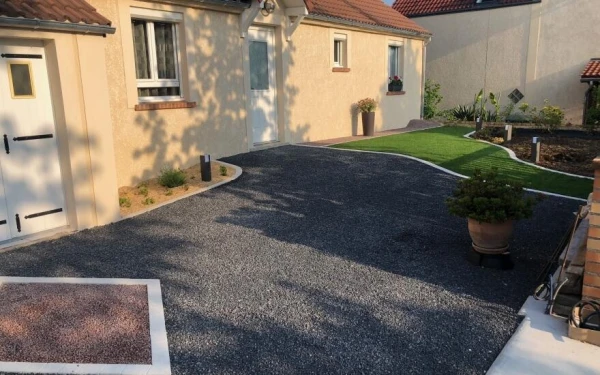 Cour en Alvéostar® et DM Green®