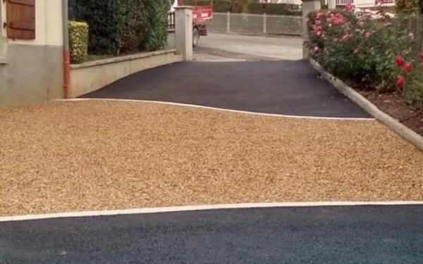 Cour en Alvéostar® et Nérostar® - Entreprise Beltremieux