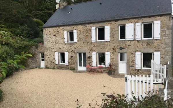 Cour en Alvéostar® et Pavage