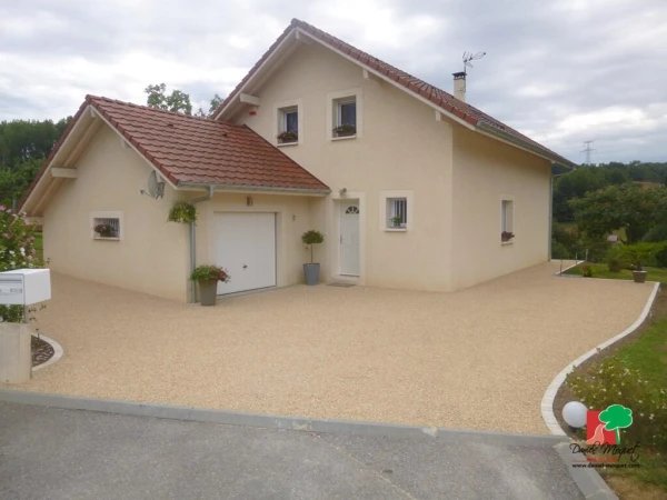 Cour en Alvéostar® et pavage dallage