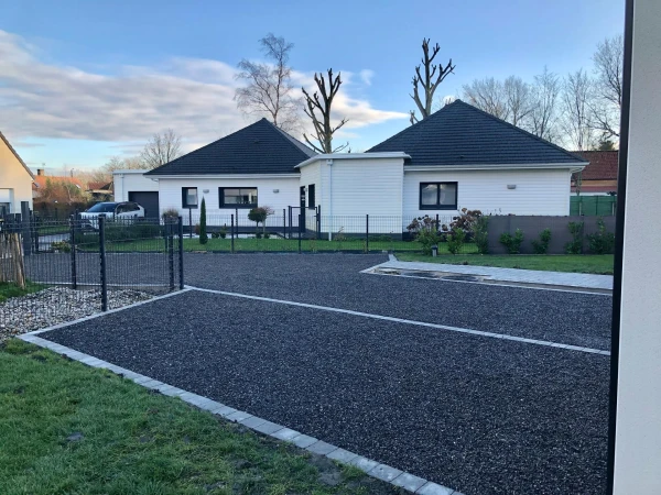 Cour en Alvéostar® gris bleu