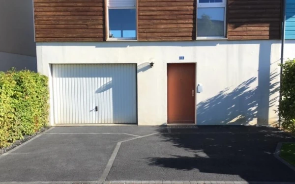 Cour en béton poreux