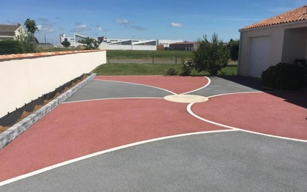 Cour en béton poreux