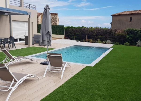 Cour en DM Green®, dallage et alvéostar
