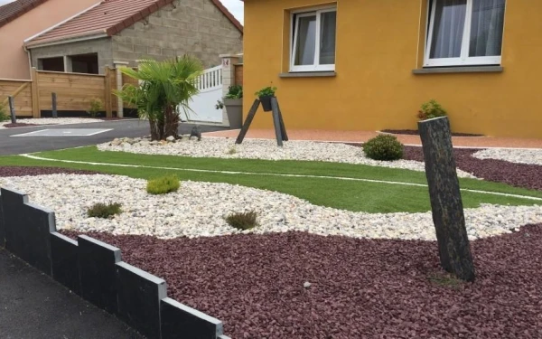 Cour en DM Green® et enrobé noir à chaud