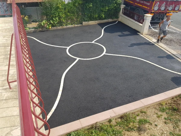 Cour en enrobé à chaud