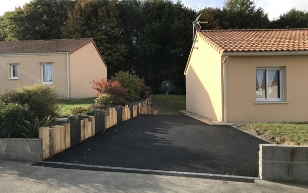 Cour en enrobé noir à chaud - Entreprise Binesse