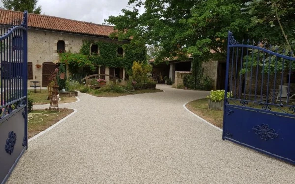 Cour en Gravistar® - Entreprise B-l