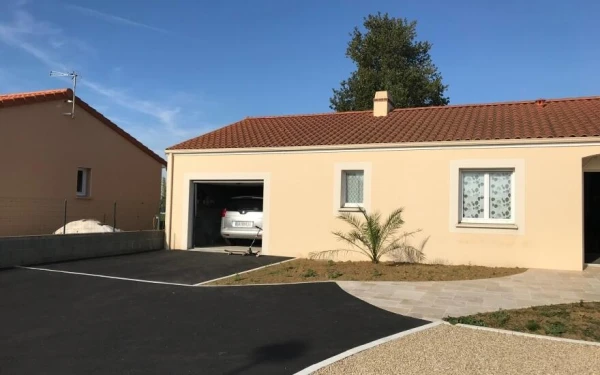 Cour en Gravistar® et enrobé noir à chaud - Entreprise Binesse