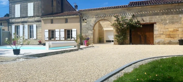 Cour en Gravistar® et Pavé la couture®