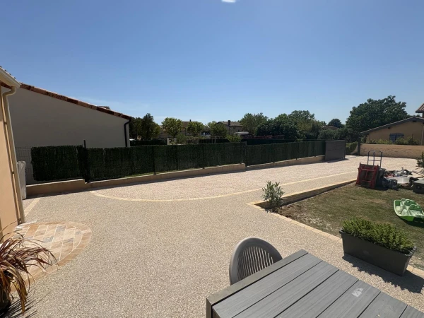 Cour en Gravistar Terrasse en Béton désactivé