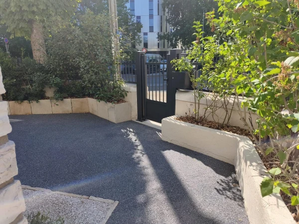 Cour en Hydrostar basalte — photo 2