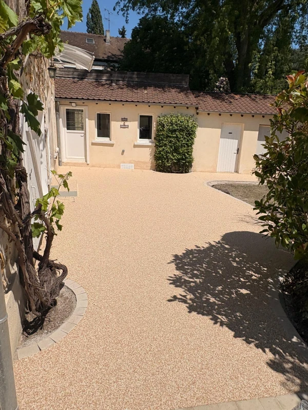 Cour en Hydrostar beige