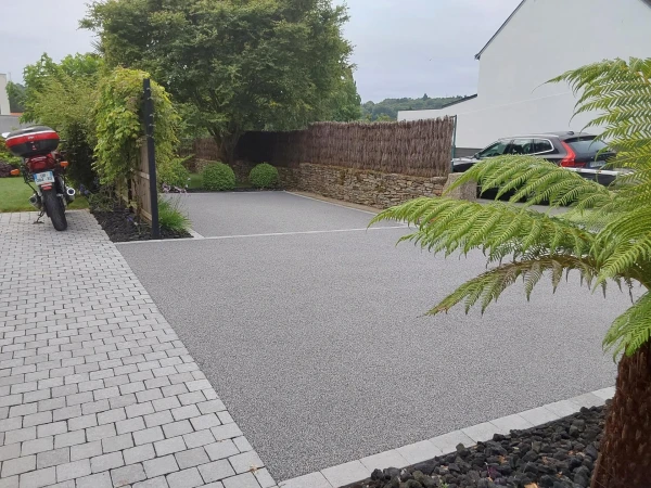 Cour en Hydrostar granit