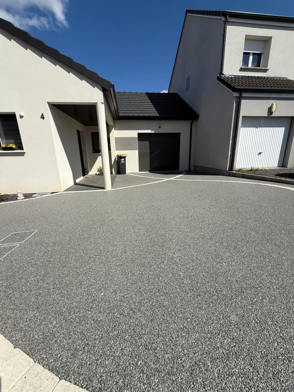 Cour en Minéralstar et pavé La Couture
