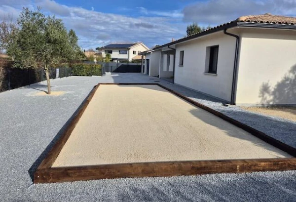 Cour minérale et Boulodrome en Alvéostar