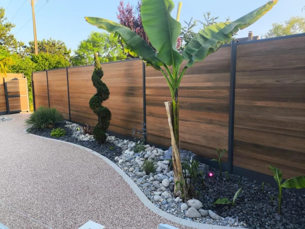 Création d'un massif en bord de piscine