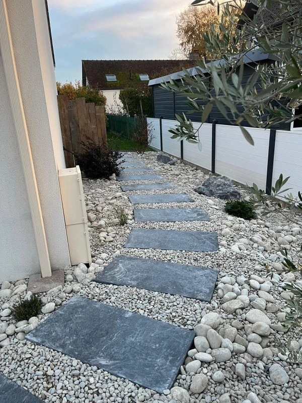 Création paysagère avec pas japonais à Saint-Lyé