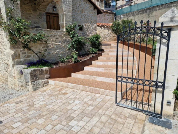 Entrée de maison en enrobé à chaud, Hydrostar®, pavage dallage et préparation du terrain
