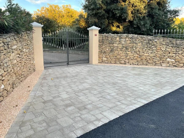 Entrée de maison en pavage