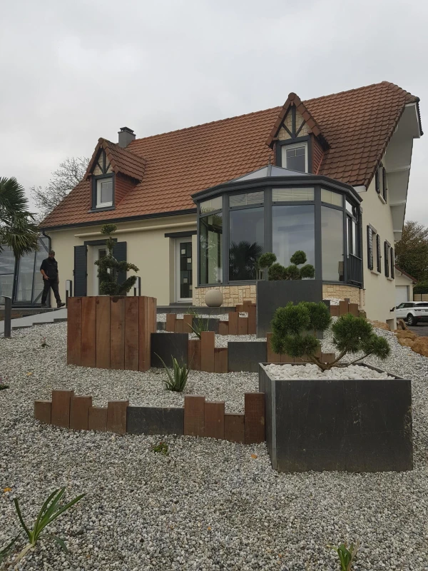 Entrée de maison en pavage dallage et préparation du terrain