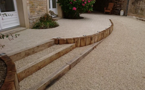 Entrée de maison en pavage et Gravistar®