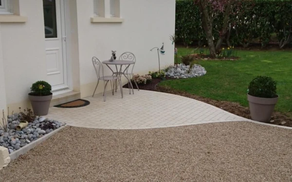 Entrée de maison en pavé La Couture®