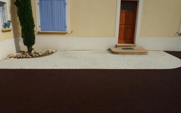 Entrée de maison en Stardraine® et pavage
