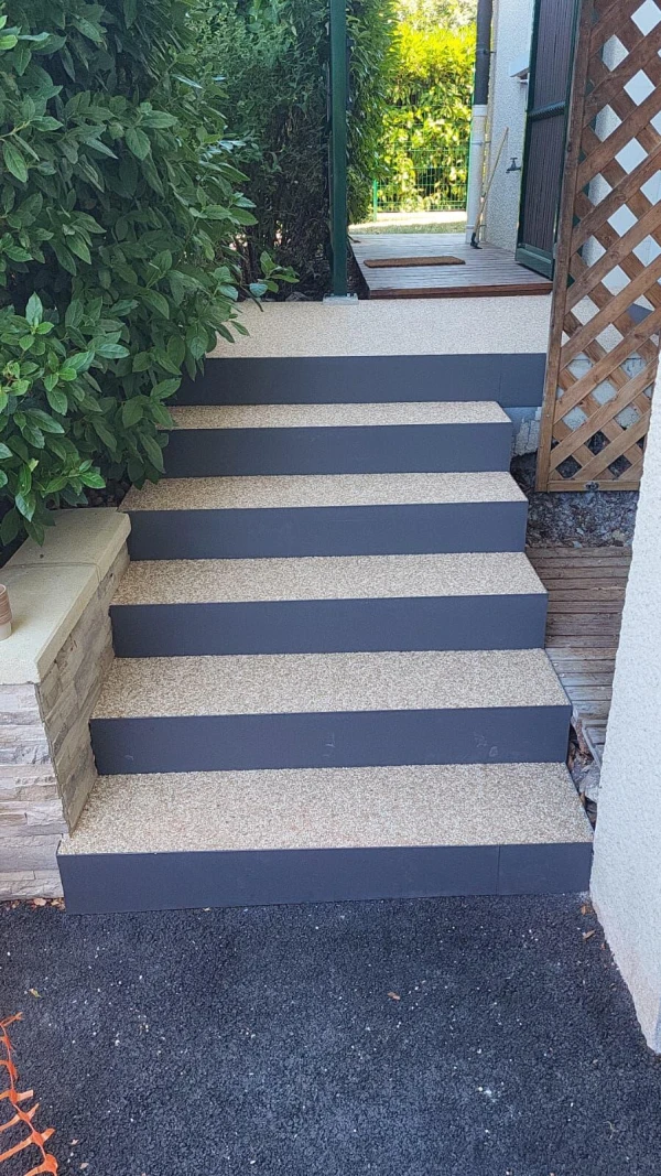 Marche d'escalier en hydrostar