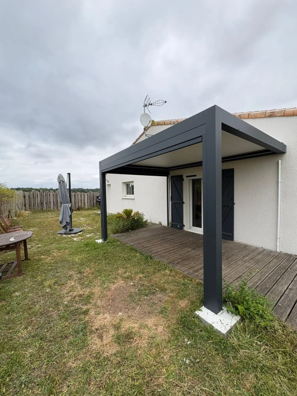 Pergola Bioclimatique Classic' avec stores