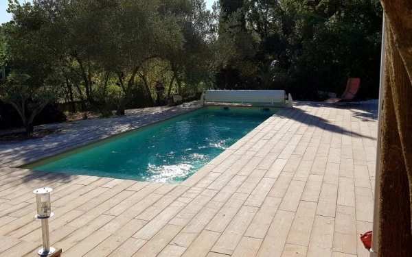 Plage de piscine en Boibé®