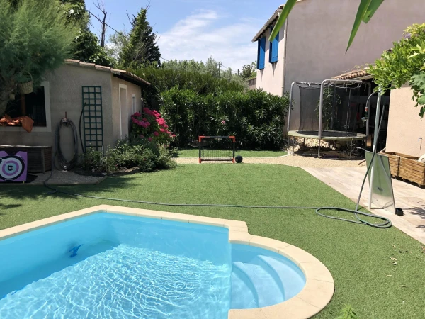 Plage de piscine en DM Green®, Alvéostar®, Pavé la Couture®