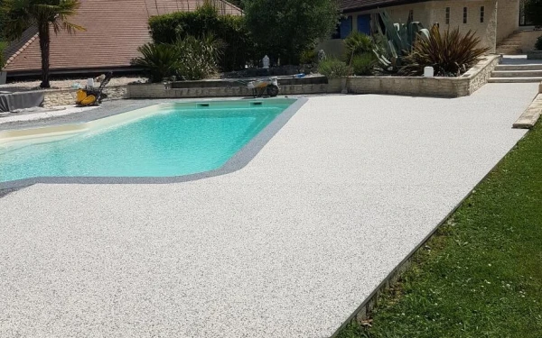Plage de piscine en Hydrostar®