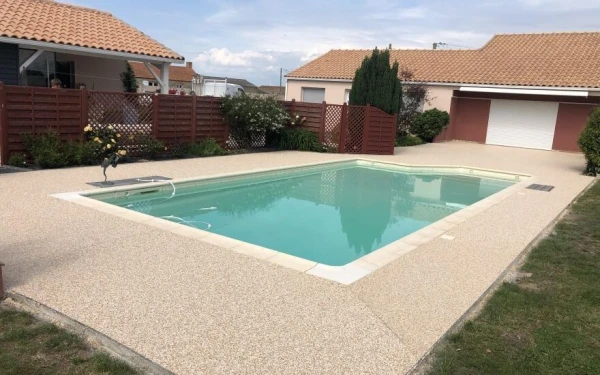 Plage de piscine en Hydrostar®