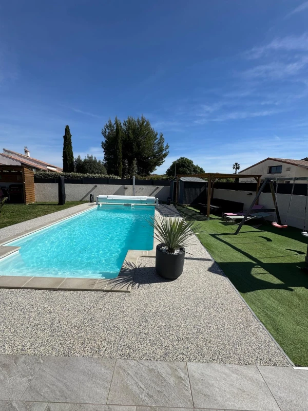 Plage de piscine en Hydrostar