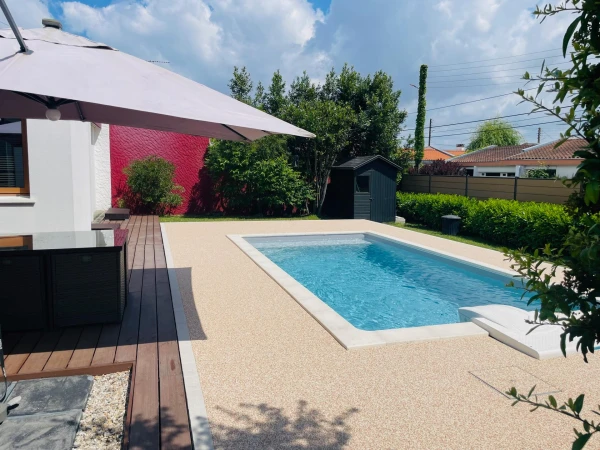 Plage de piscine en Hydrostar à Pessac