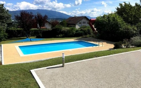 Plage de piscine en Hydrostar® - Entreprise Allée du Lac