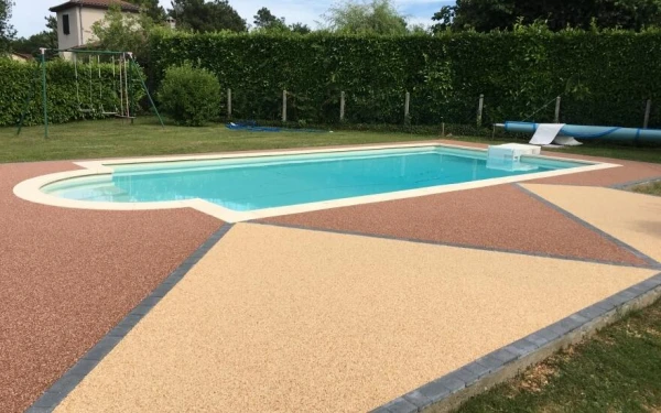 Plage de piscine en Hydrostar® - Entreprise Moulharat