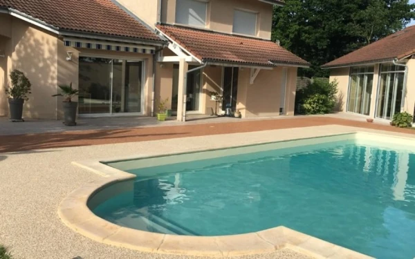 Plage de piscine en Minéralstar® et Hydrostar®