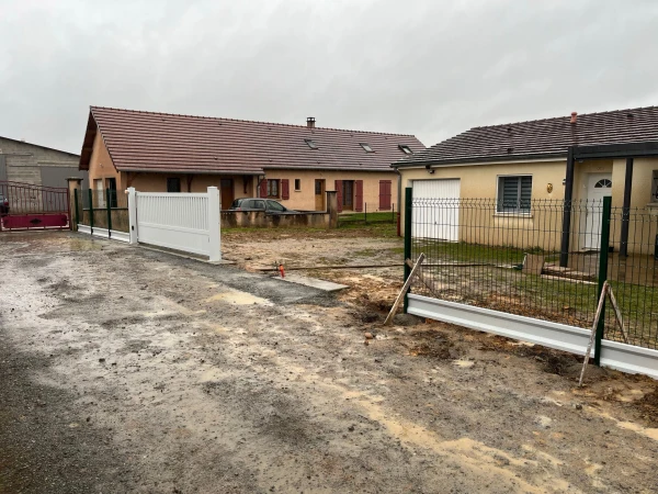 Portail DoMaiN' Mayenne + DomaClo soubassement acier