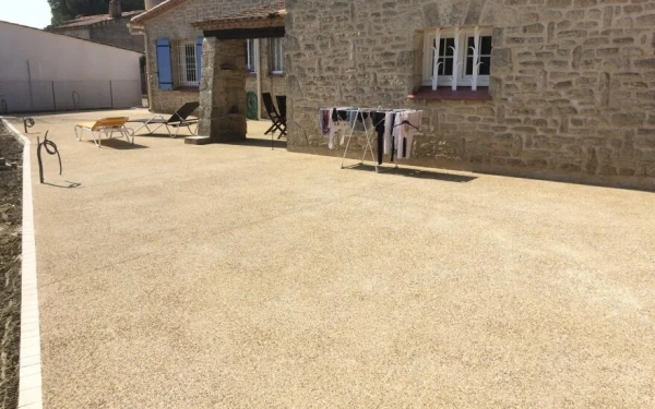 Terrasse en béton désactivé
