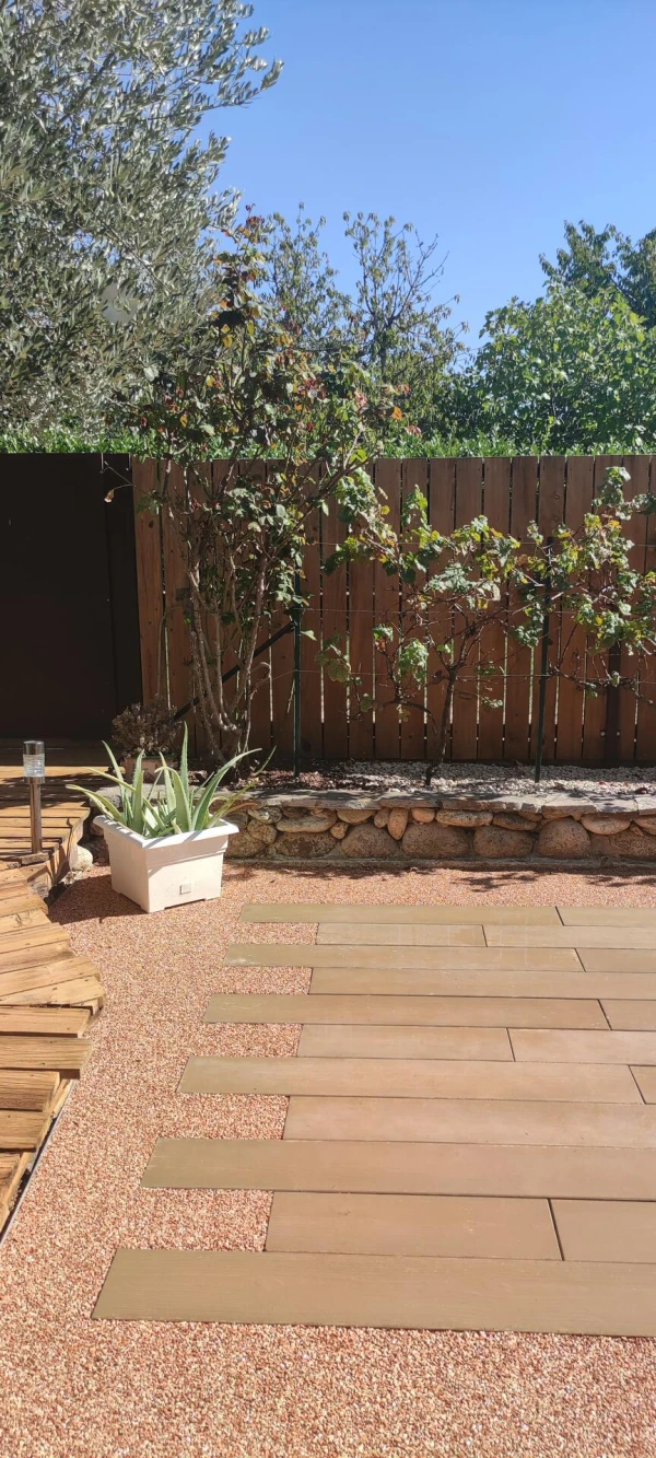 Terrasse en Boibé® chêne clair et Hydrostar® corail