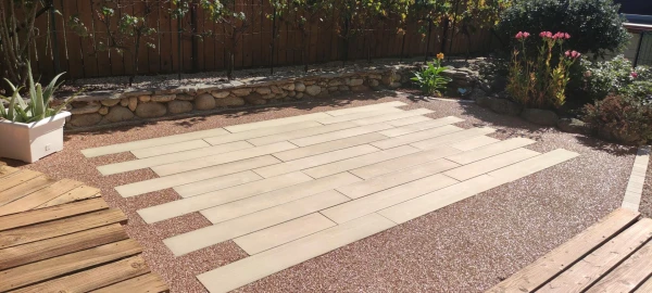Terrasse en Boibé® chêne clair et Hydrostar® corail