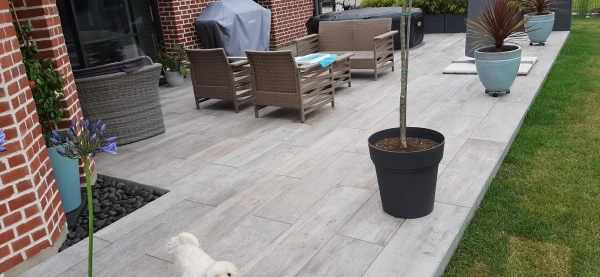 Terrasse en dallage sur plots et grès cérame