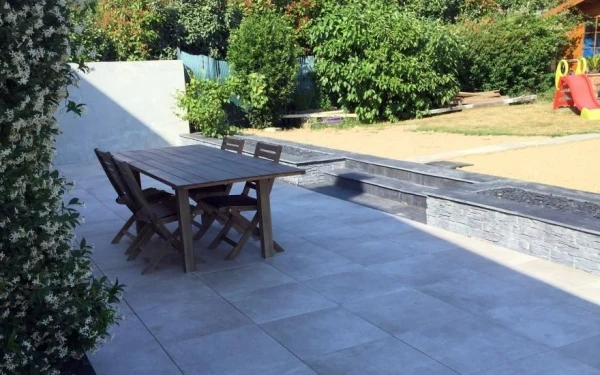 Terrasse en dallageur plots