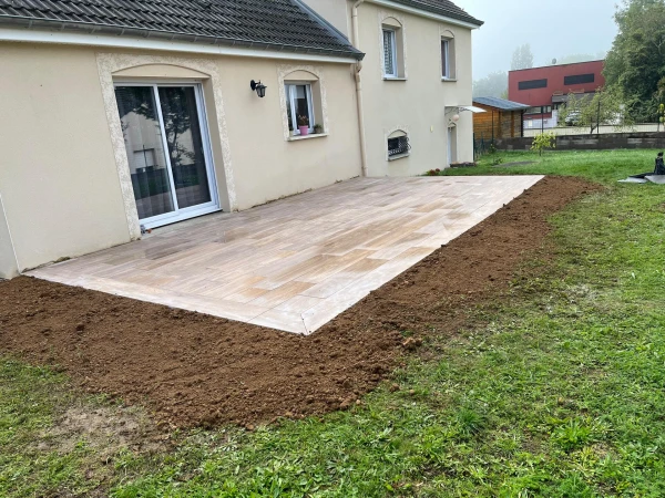 Terrasse en grès cérame aspect bois