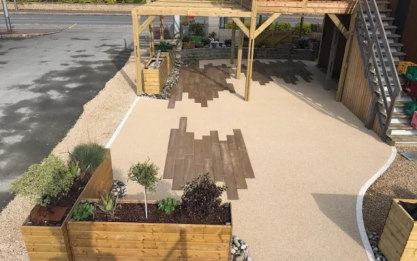 Terrasse en Hydrostar® et dallage