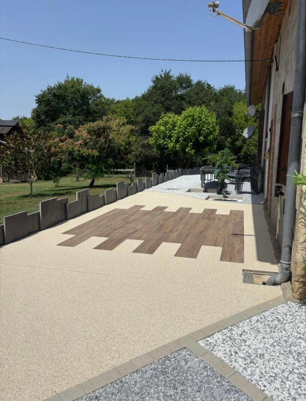 Terrasse en Hydrostar® Ivoire et dallage céramique