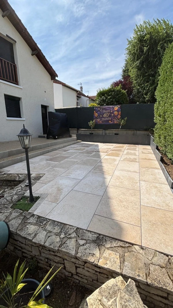 Terrasse en Mineralstar et dallage