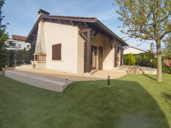 Terrasse en Minéralstar® et jardin en Dm green®